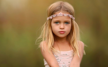 Girl - beauty, girl, blonda, fetita, child, copil, green, cute, blonde