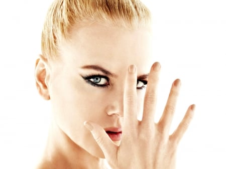 Nicole Kidman - actrita, girl, blonde, actress, frumusete, Nicole Kidman, hand, woman, femeie, face, blue eyes