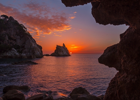 SUNSET - SUNSET, CLIFFS, CLOUDS, SKY, REFLECTION, OCEAN