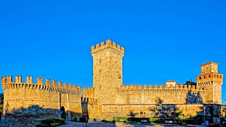 Vigoleno Castle_Italy - monument, town, medieval, view, old, landscapes, sky, castle, ruins, trees, architecture, Italia, village, ancient, Italy, panorama, building, rocks