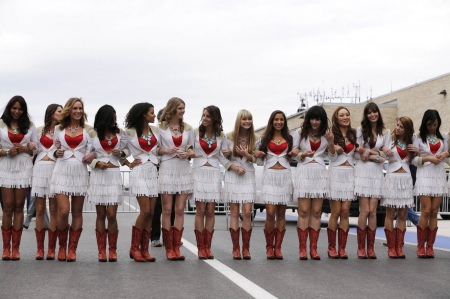 Formula 1 Grid Cowgirls - grid girls, hats, boots, cowgirls, formula 1 grid girls