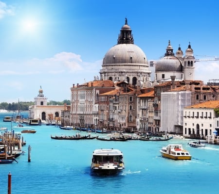 Venezia - sky, houses, boats, sunny, sea