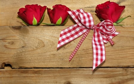 Roses and a bow - red, flower, bow, rose, texture, wood, christmas