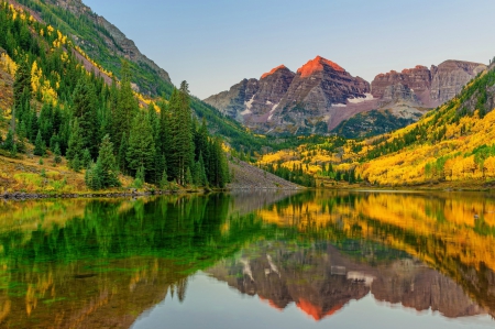 Autumn In The Elk Mountains - autumn, trees, water, mountains, rocks, fall, maroon lake, reflection, lake, hills, mountain, lovely, peak, peaks, serenity, forest, tranquil, beautiful, mirror, colorado, maroon bells, elk mountains