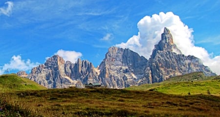 Cimone della Pala e Vezzana_(Italy) - nice, beauty, autumn, sky, valley, italy, panorama, monumet, mountains, path, view, clouds, architecture, green, grass, landscapes, alpine hut, houses, hills, italia, nature, forest, snow, scenery, alps, colors