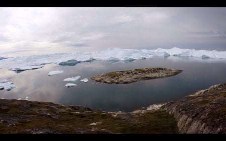 island Lake - half half, ice, island, awesome