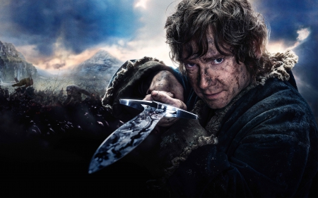 Bilbo Baggins - bilbo baggins, the battle of the five armies, mud, sword, hobbit 3, martin freeman