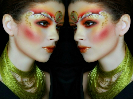 Artistic Make Up