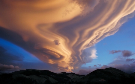 Amazing Clouds - sky, mountains, amazing, clouds