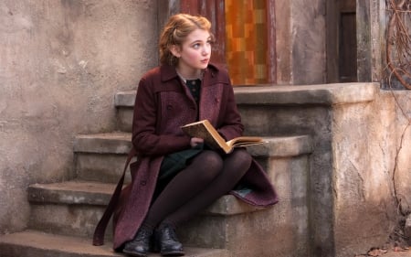 sophie nelisse in the book thief - sophie, thief, nelisse, book