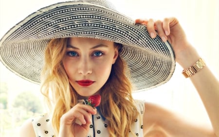 Sarah Gadon - red, strawberry, black, model, sarah gadon, blonde, girl, white, fruit, hat, woman