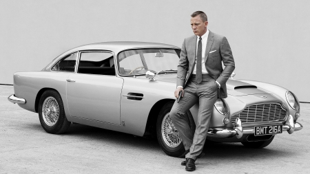 1964 Aston Martin DB5 and Daniel Craig