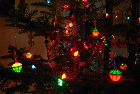 Anyone old enough to remember those kind of lights? - tree, xmas, christmas, lights