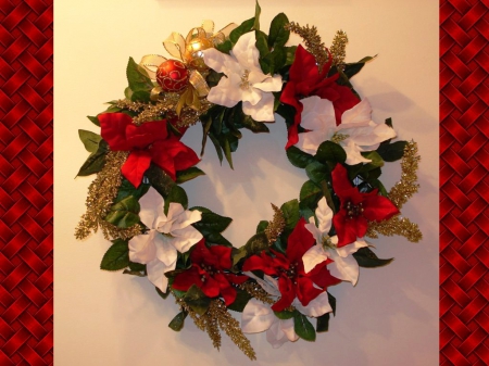 Christmas Crown Wreath - leaves, white, flowers, red