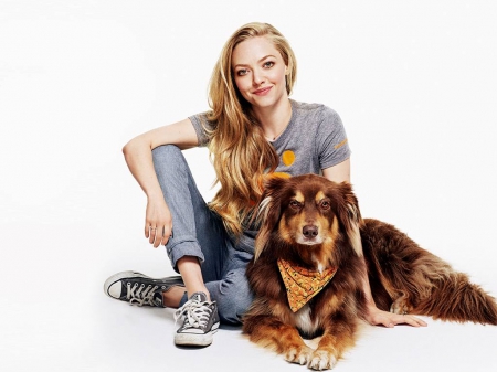 Amanda Seyfried - 2014, actress, jeans, wallpaper, pet, model, seyfried, amanda, beautiful, dog, amanda seyfried, tennies, blonde