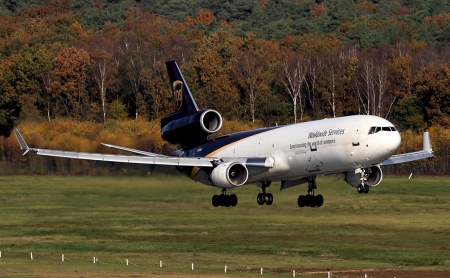 McDonnell Douglas-MD - mcdonnell, landing, plane, trees