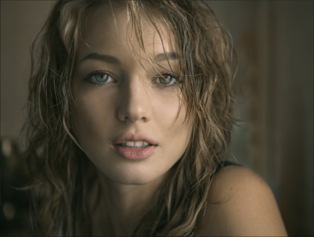 beautiful - lips, girl, face, background, green eyes, curls, hair