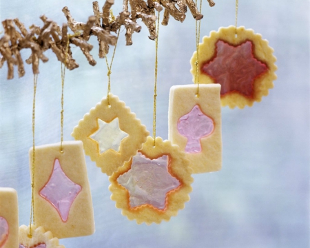 Hanging Biscuits - food, hanging, Christmas, biscuits