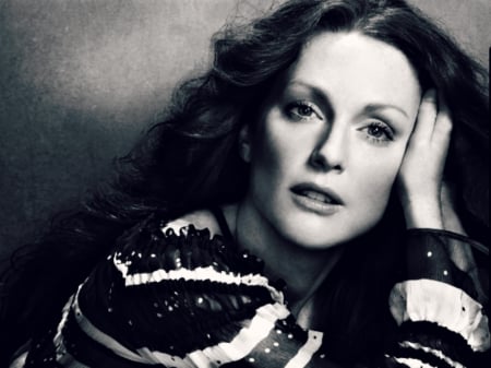 Julianne Moore - white, black, actress, julianne moore, woman, blue