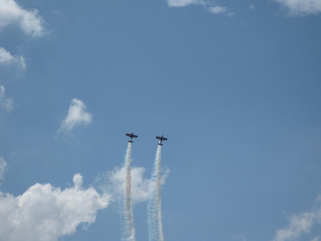 red bull matadors - hill, display, matadors, red bull, bull, red, biggin, aerobatic