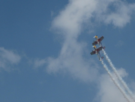 red bull matadors - hill, display, matadors, red bull, bull, red, biggin, aerobatic