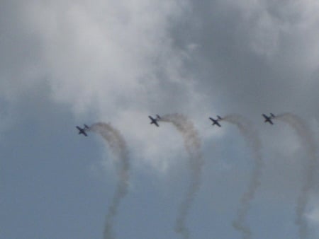 The Blades Aerobatic Display Team - blades, aerobatic, bounemouth, air, ex, 2009, amazing, red, display, arrows, team, festival