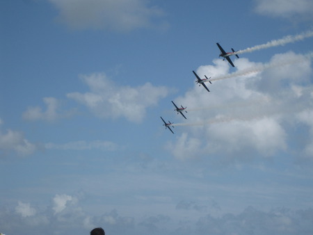 The Blades Aerobatic Display Team - blades, aerobatic, bounemouth, air, ex, 2009, amazing, red, display, arrows, team, festival