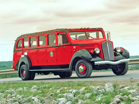 White GNP Red Bus 1930 - white, red, bus, gnp, 1930