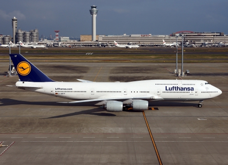 Boeing-747 - 747, airport, runway, boeing