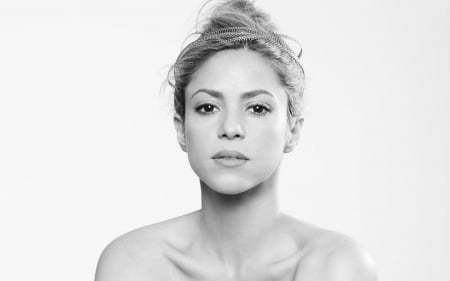 Shakira - shakira, people, dancer, beautiful, singer, models, entertainment, celebrity, music, songwriter, black and white