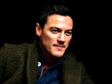 Luke Evans - luke evans, man, actor, green, black