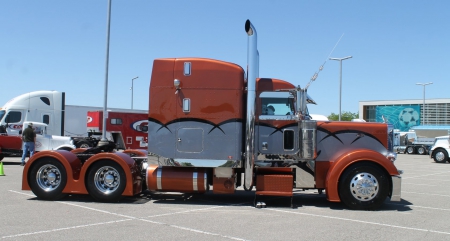 Two Tone Pete - truck, big rig, semi, two tone