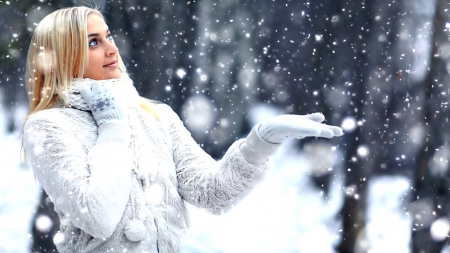 Woman - blonde - woman, knit, blonde, snow