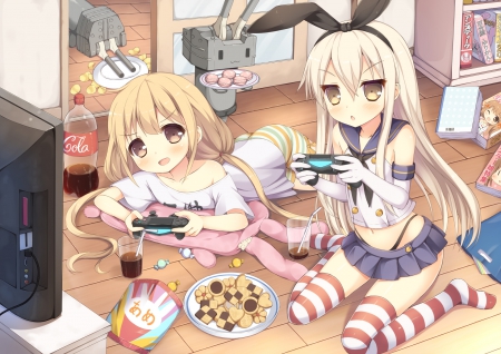 Kantai Gamer - pretty, anime, play, kawaii, female, food, kantai collection, blond hair, long hair, kantai, blond, tv, television, nice, anime girl, beautiful, girl, beauty, lovely, sweet, playing, cookies, cute, watching, adorable, crossover