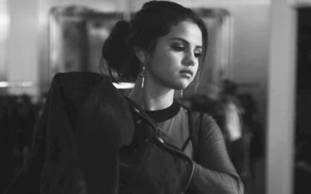 Selena Gomez - people, beautiful, singer, models, entertainment, celebrity, music, black and white, actresses, selena gomez