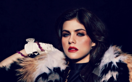 Alexandra Daddario - fashion, Alexandra Daddario, actress, fur, black, make-up, white, woman, model