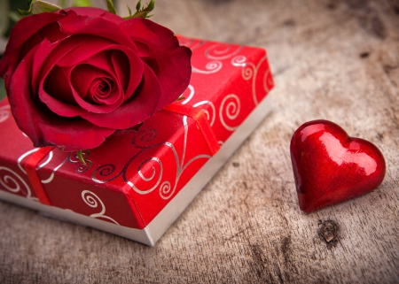 Gift for Valentine's Day - love, roses, gift, heart, lovely, holidays, love four seasons, valentines, romantic, beautiful, sweet, beloved valentines