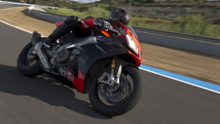 APRILIA RSV4