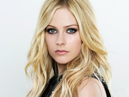 Avril Lavigne 33 - female, avril lavigne, hot, singer, 2009, hollywood