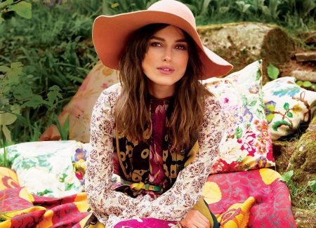 Keira Knightley - hat, people, british, beautiful, actresses, models, keira knightley, celebrity