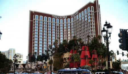 Treasure Island Casino 1 - scenery, USA, photography, photo, cityscape, wide screen, casino, Nevada, Las Vegas, Treasure Island