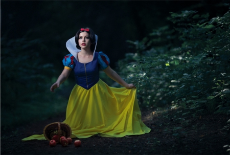 Snow white lost in the woods - snow white, abstract, lady, photograpghy