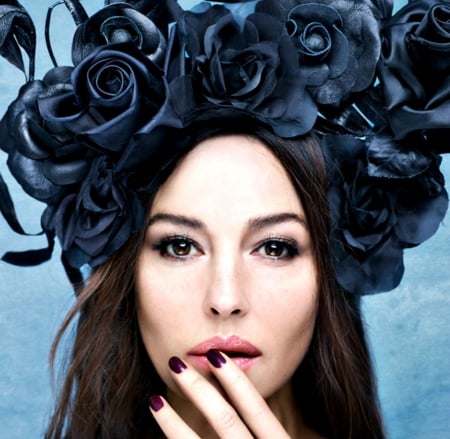 Monica Bellucci - face, monica bellucci, flower, actress, girl, woman, femeie, blue