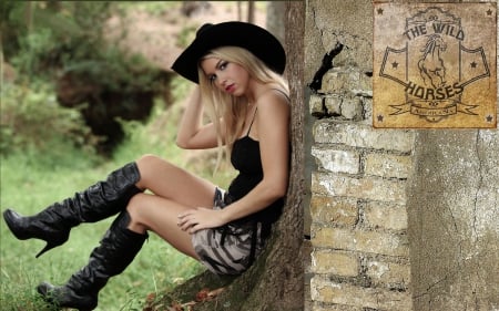 Wild Horse Park - women, fun, female, boots, hats, fashion, models, western, parks, girls, cowgirls, style, outdoors, blondes