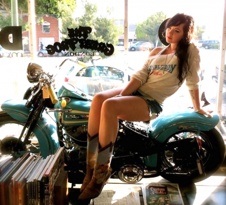 Cowgirl On A Hogg - style, girls, western, women, models, cowgirls, bikes, harley, brunettes, fun, female, boots, fashion