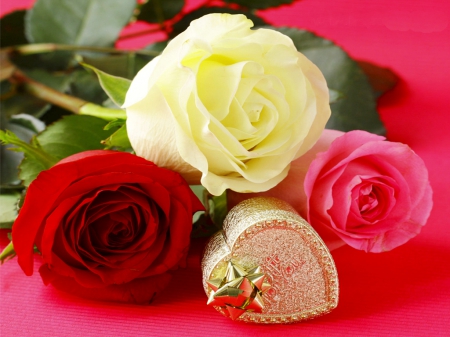 Flowers for Valentine's day - love, gift, fragrance, roses, day, colorful, bouquet, valentine, lovely, pretty, beautiful, scent, flowers