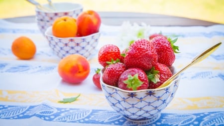 Breakfast - strawberries, apricots, food, yummy, fruits