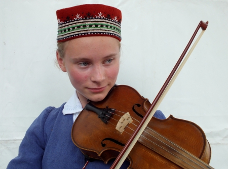 Girl with violine. - theater, girls, music, entertainment