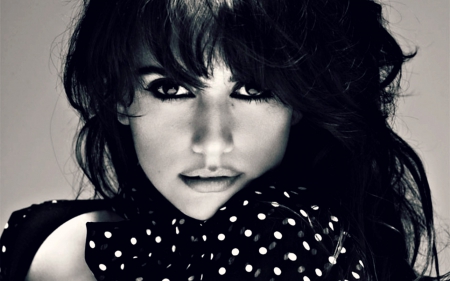 Penelope Cruz - woman, actress, girl, femeie, penelope cruz, black, white, face, dot