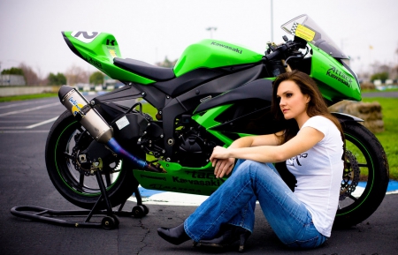 Kawasaki Racing and Shelina Moreda - fast, hot, teen, girl, cute, sexy